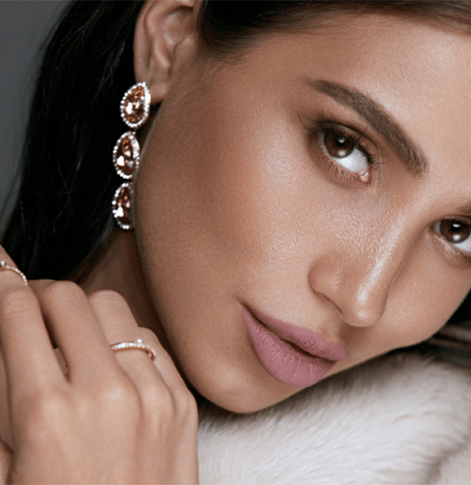 Showcasing luxurious jewelry on a digital platform powered by metaverse and AI.
